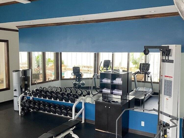 استراحتگاه Fourwinds Lakeside Inn & Marina