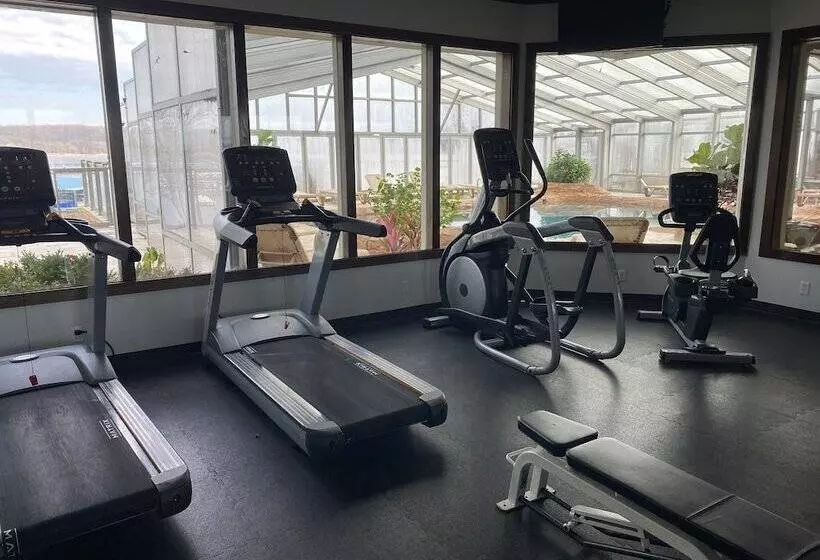 リゾートホテル Fourwinds Lakeside Inn & Marina