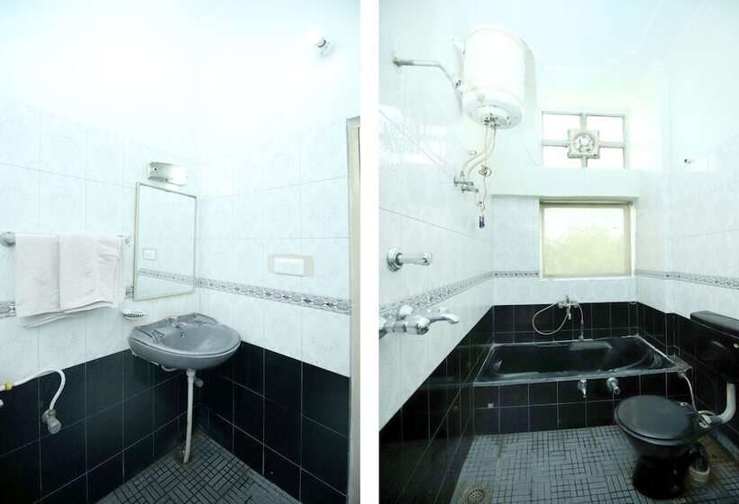 בית מלון כפרי Oyo 41618 Regency