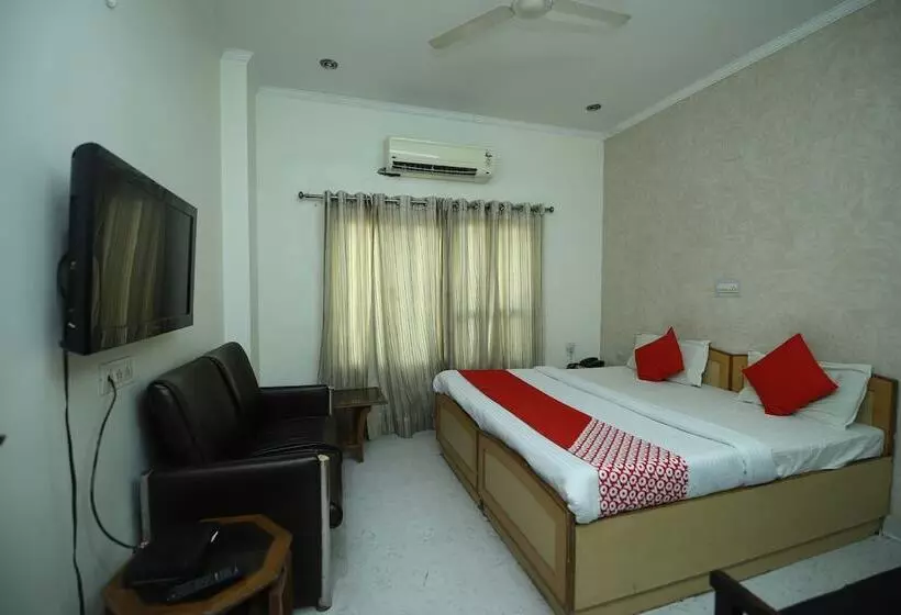 هتل Oyo 41618  Regency
