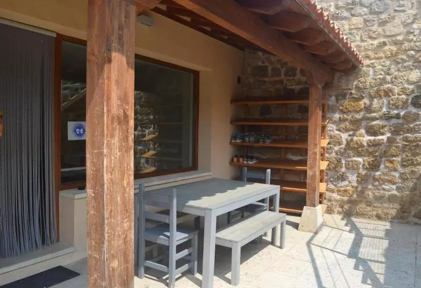 ユースホステル Santa Brigida   Real 1