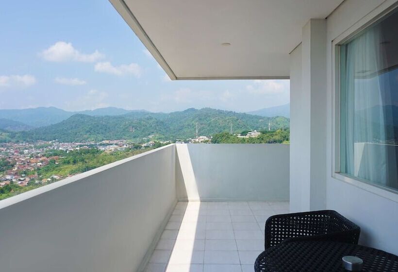 בית מלון כפרי Golden Tulip Springhill Lampung