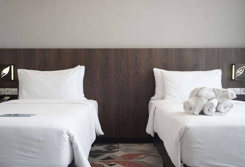 בית מלון כפרי Golden Tulip Springhill Lampung