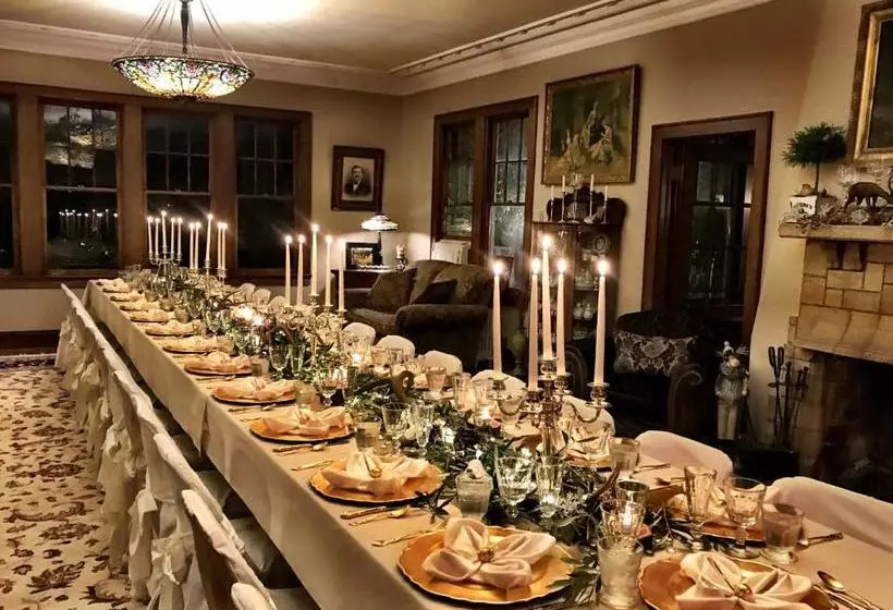 Hotelli The Inn On Knowles Hill Bed & Breakfast