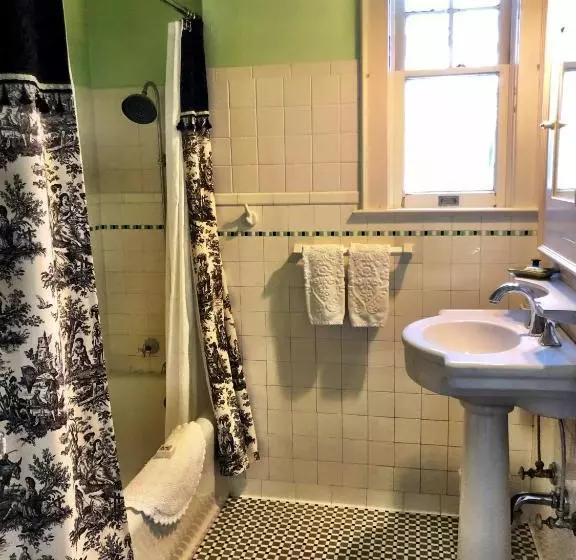 Hotelli The Inn On Knowles Hill Bed & Breakfast