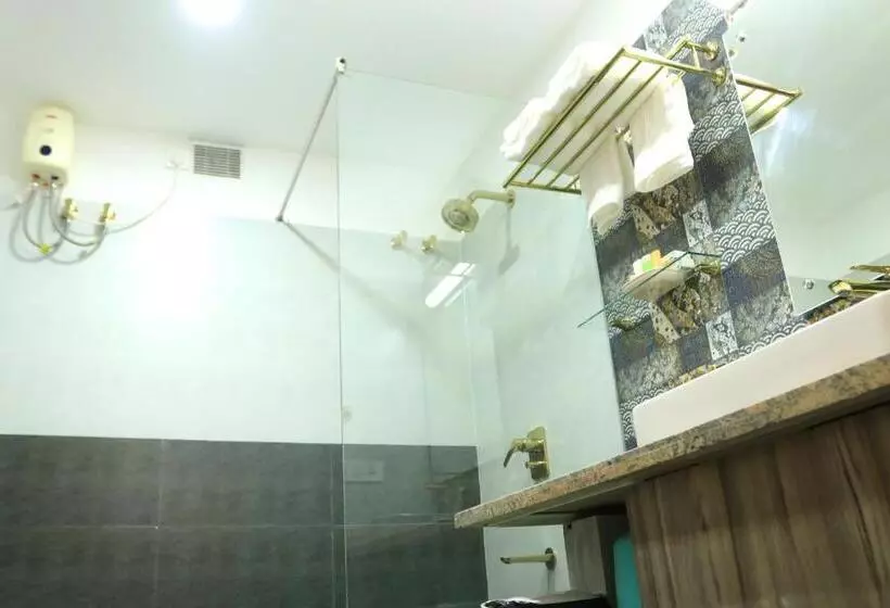 Hotel Lalys Residency