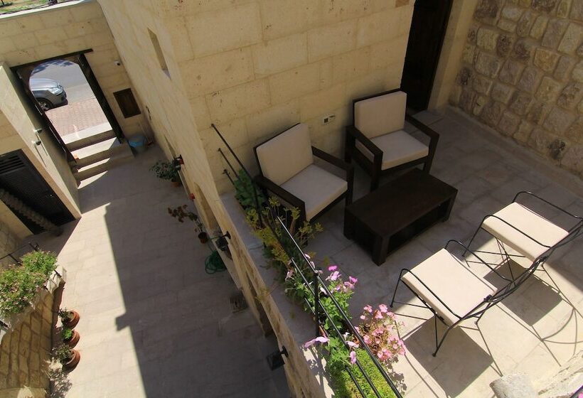 هتل Tafana Cave & Stone Lodge