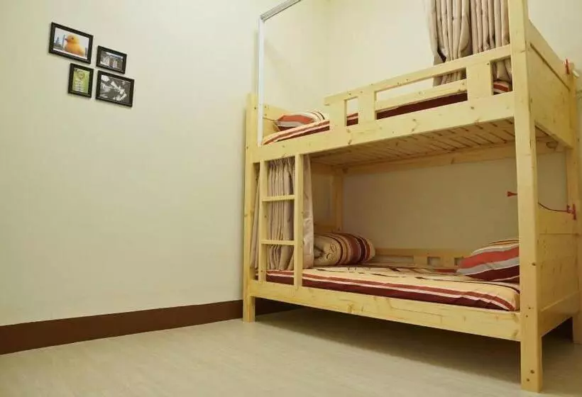 Takaobay Hostel