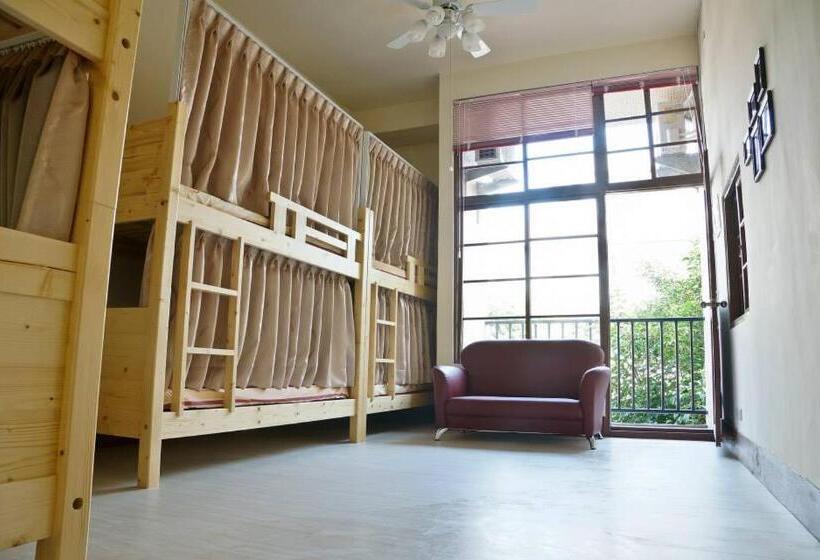 Takaobay Hostel