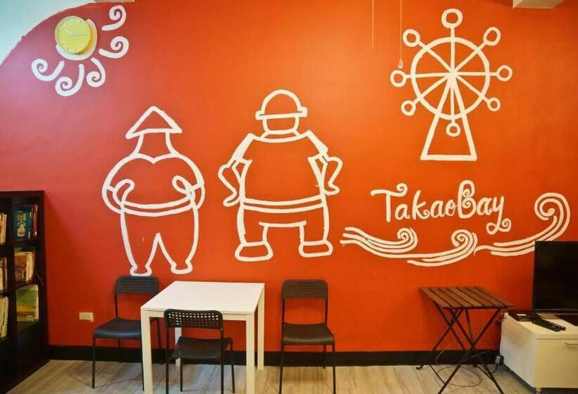 Takaobay Hostel