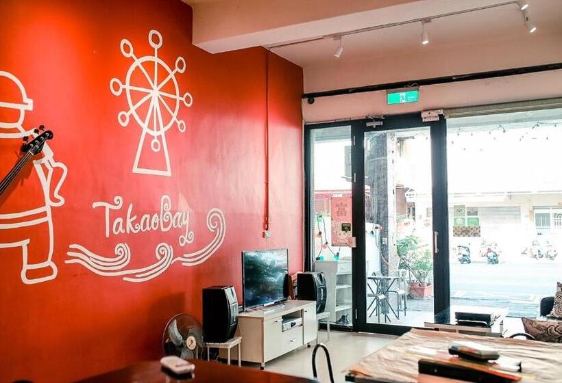 Takaobay Hostel