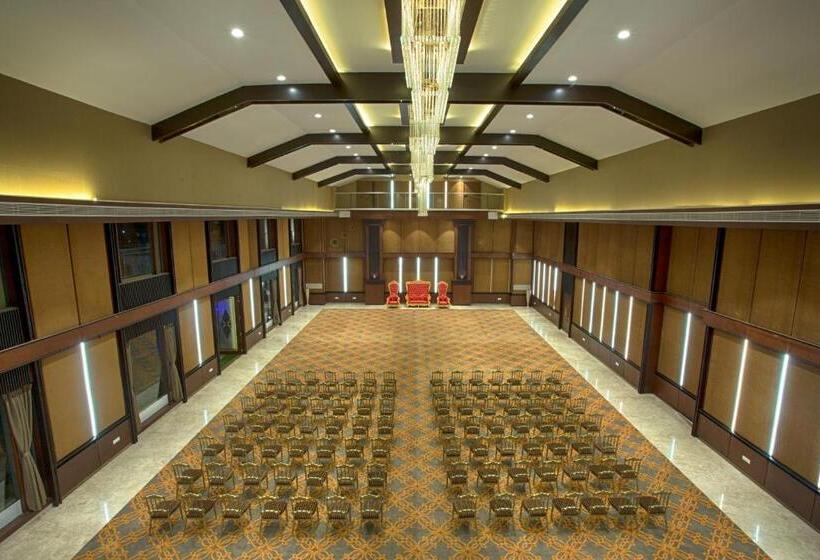 Four Vedas Hotel & Resort