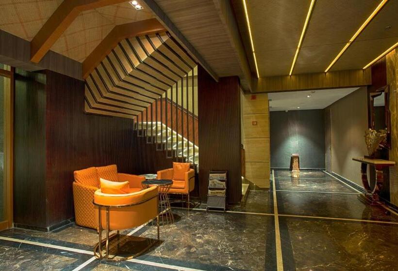 Four Vedas Hotel & Resort