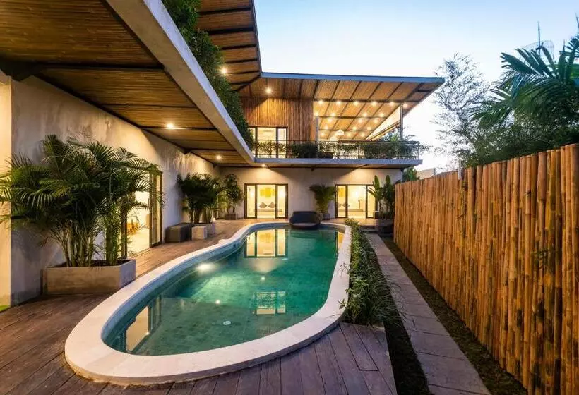 هتل Canggu Dream Studios & Villas