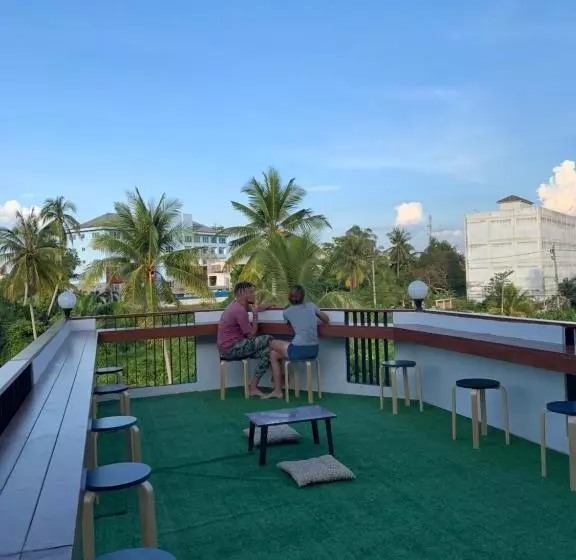 هتل کپسول Sleepbox Hostel Suratthani