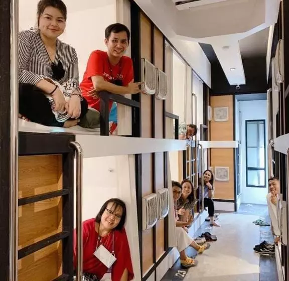 هتل کپسول Sleepbox Hostel Suratthani