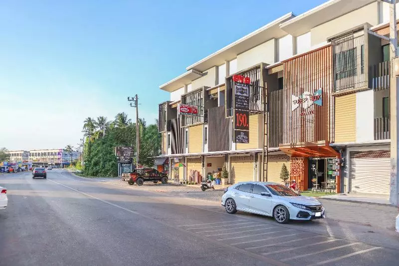 هتل کپسول Sleepbox Hostel Suratthani