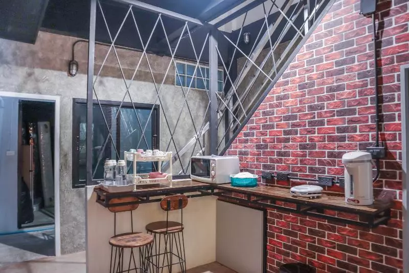 هتل کپسول Sleepbox Hostel Suratthani
