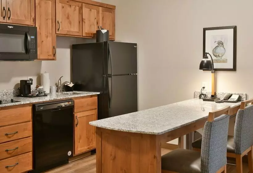 Grandstay Hotel & Suites