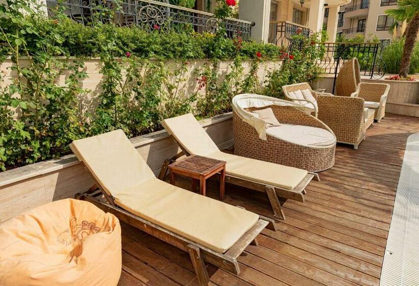 ホテル Menada Harmony Suites X