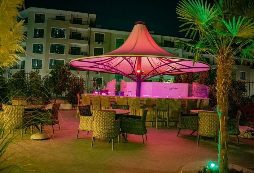 ホテル Menada Harmony Suites X