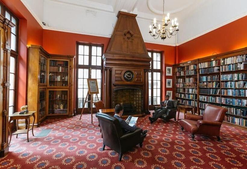 Отель Rand Club Suites