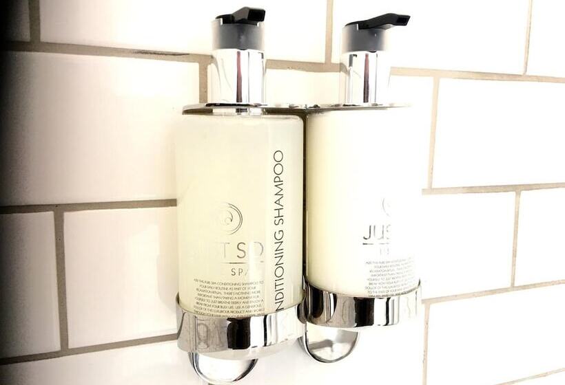 Отель Rand Club Suites