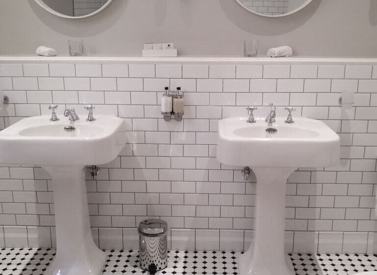 Отель Rand Club Suites