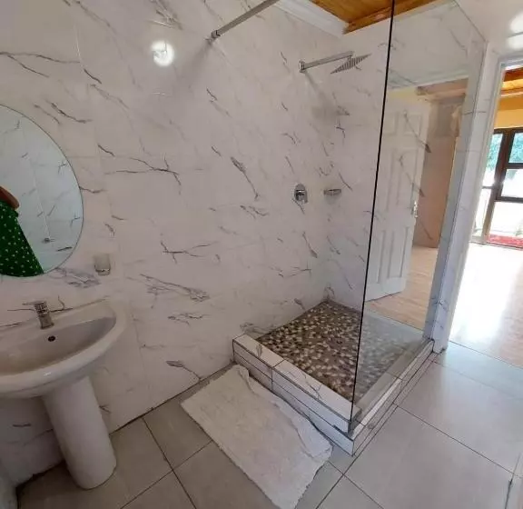 پانسیون Lion Rock View Guesthouse