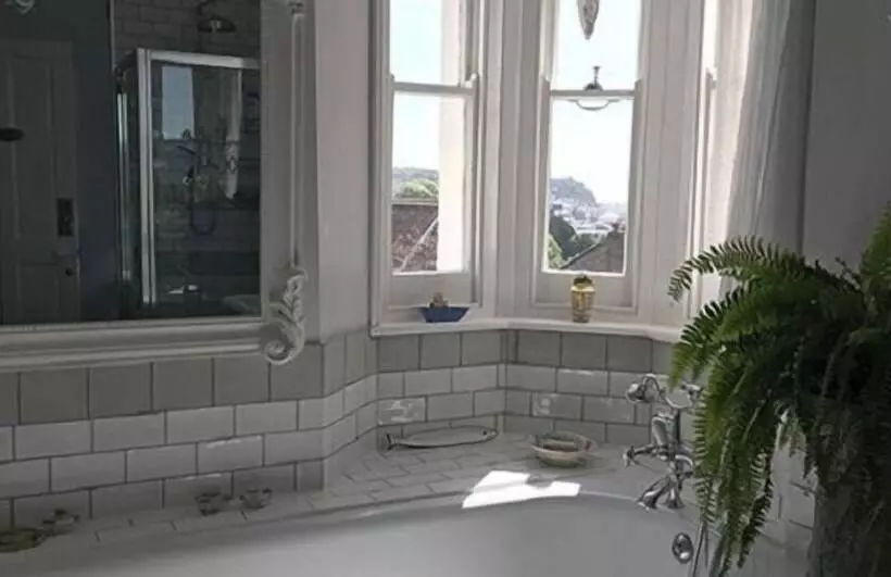 Aamiaismajoitus (B&B) Anne’s House