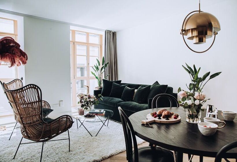 Отель Ocho Suites & Kitchen