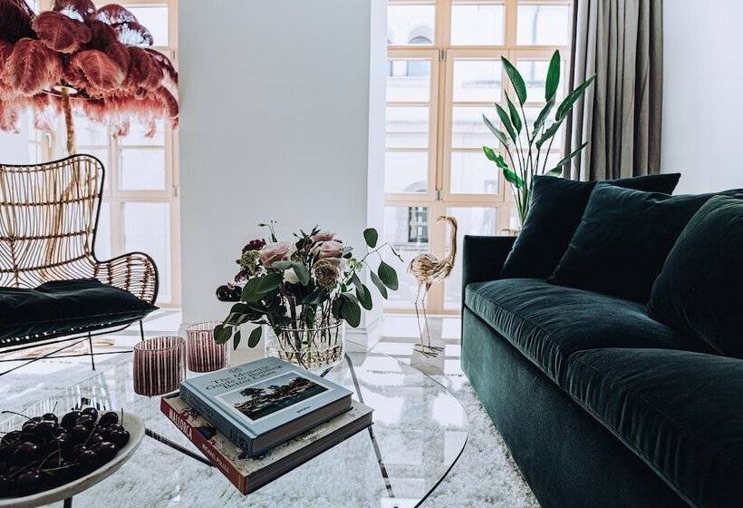 Отель Ocho Suites & Kitchen