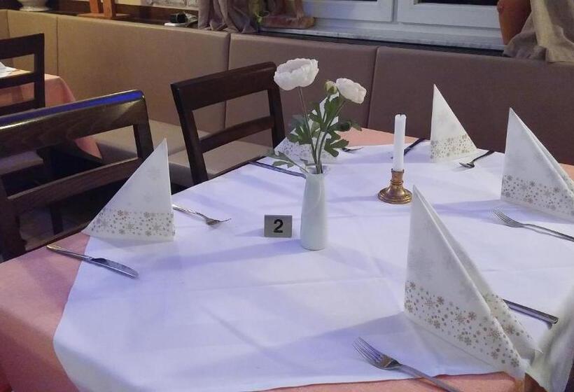 فندق Restaurant Zum Bäumle