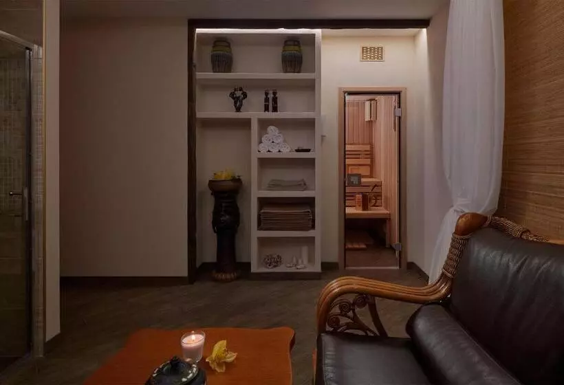 Hotelli Honour And Grace