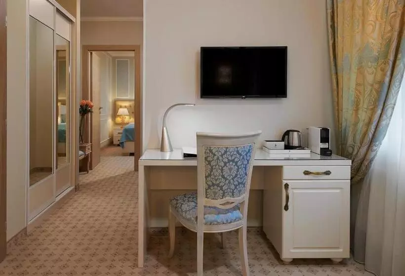 Hotelli Honour And Grace