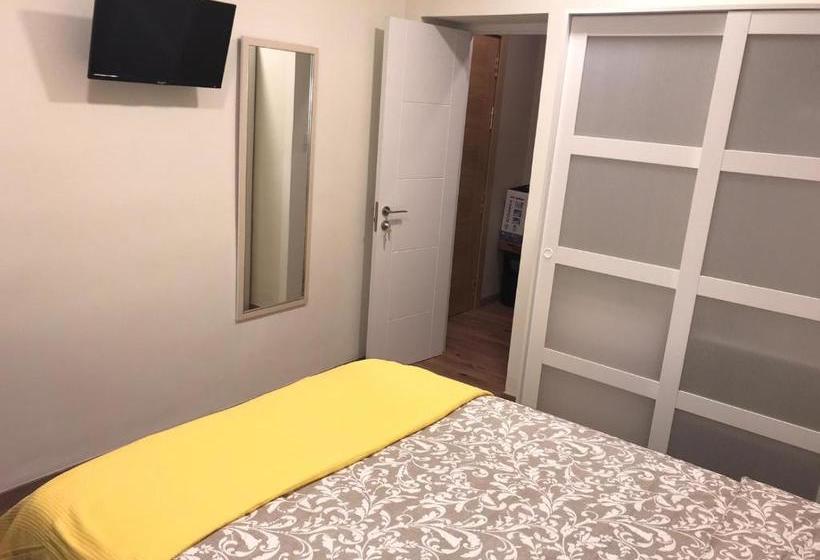 تختخواب و صبحانه Residencia Compostela 2