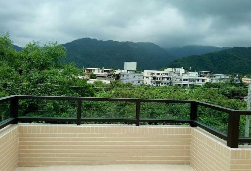 تختخواب و صبحانه Yuanshan Dahu Homestay