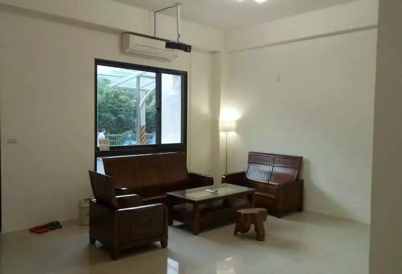 تختخواب و صبحانه Yuanshan Dahu Homestay