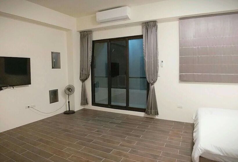 تختخواب و صبحانه Yuanshan Dahu Homestay