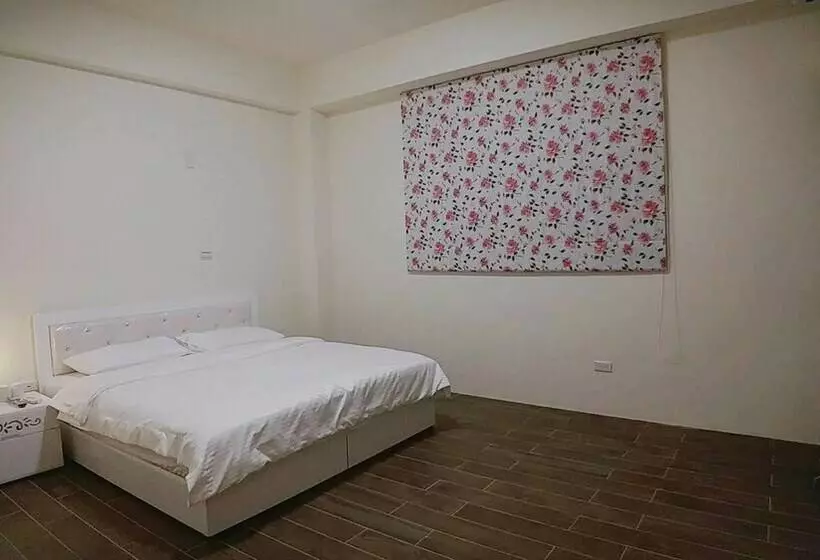 تختخواب و صبحانه Yuanshan Dahu Homestay