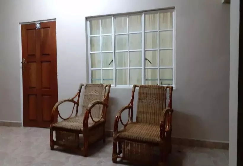 تختخواب و صبحانه Delight Lodge