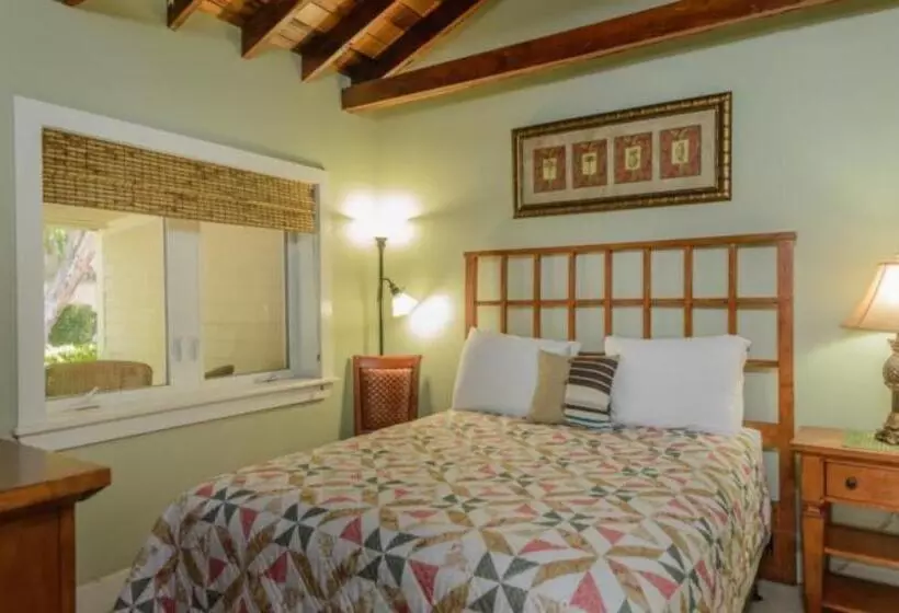 Coconut Mallory Resort And Marina