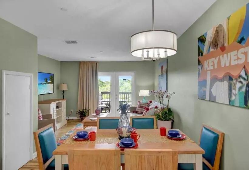 Coconut Mallory Resort And Marina