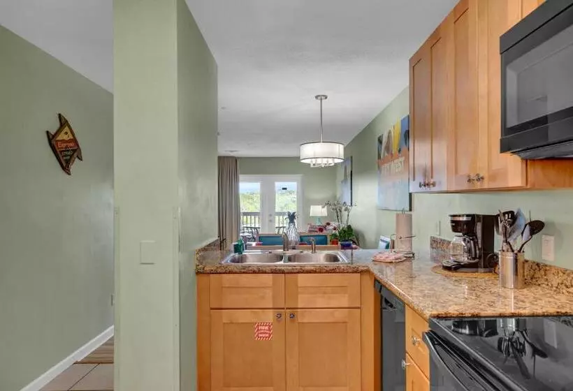 Coconut Mallory Resort And Marina