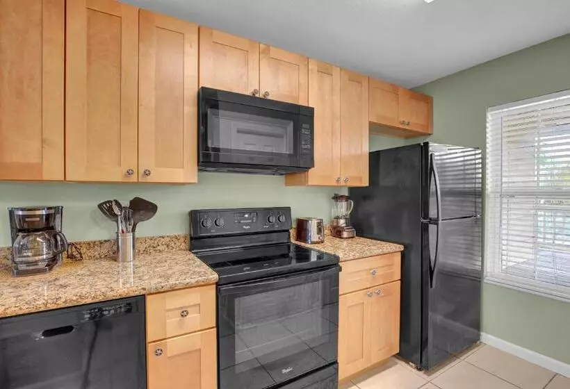 Coconut Mallory Resort And Marina