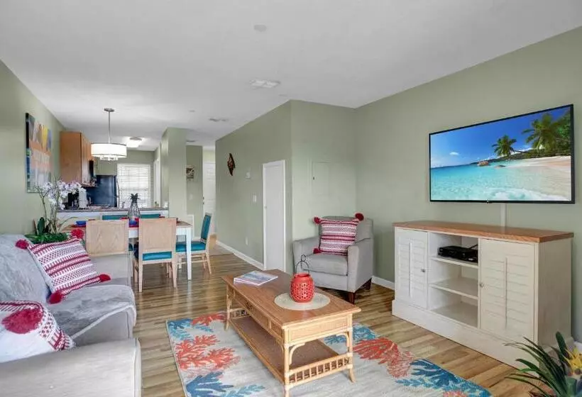 Coconut Mallory Resort And Marina