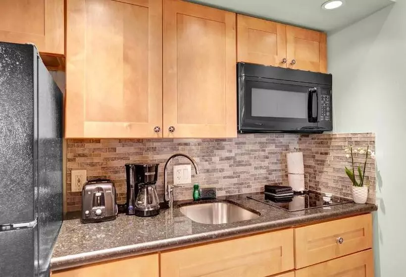 Coconut Mallory Resort And Marina