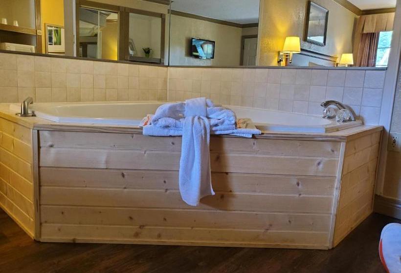 Colonial House Motel