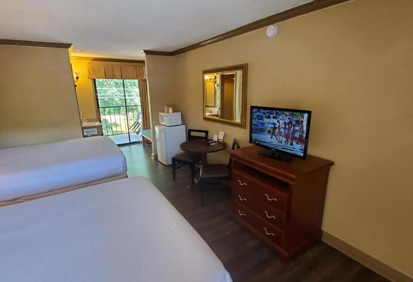 Colonial House Motel