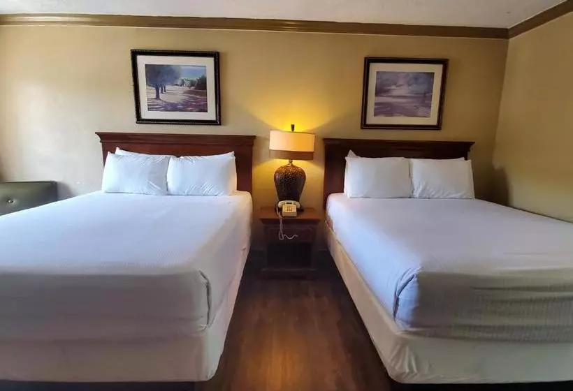 Colonial House Motel